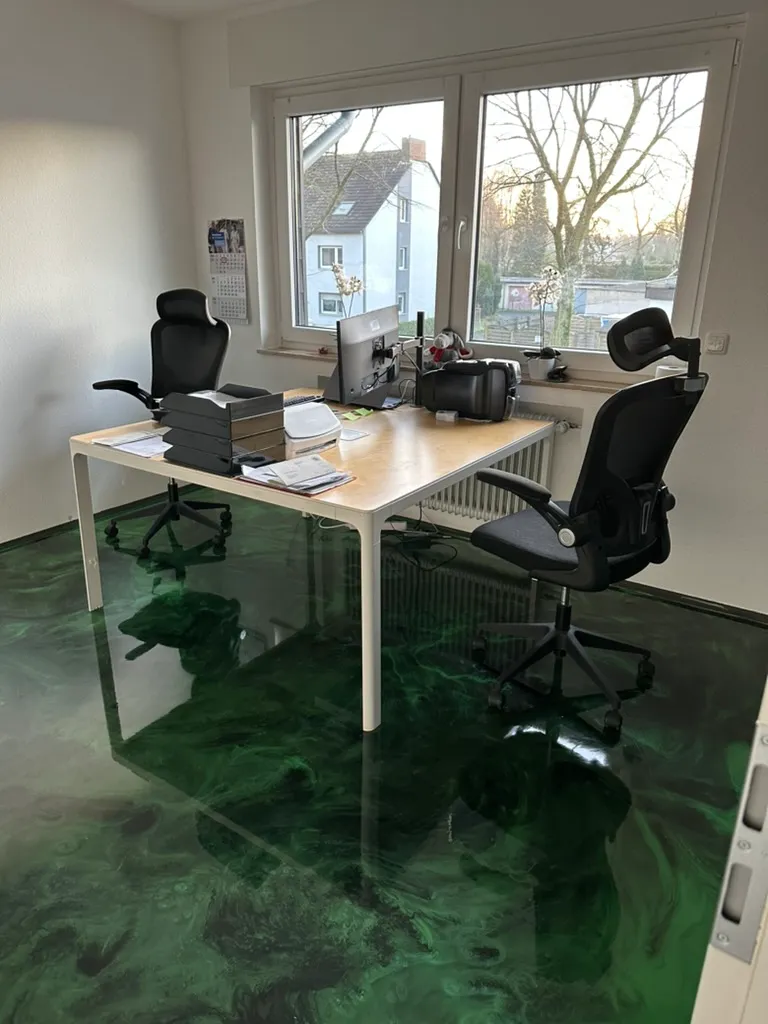 Epoxidharzboden in einem Büro zu Hause