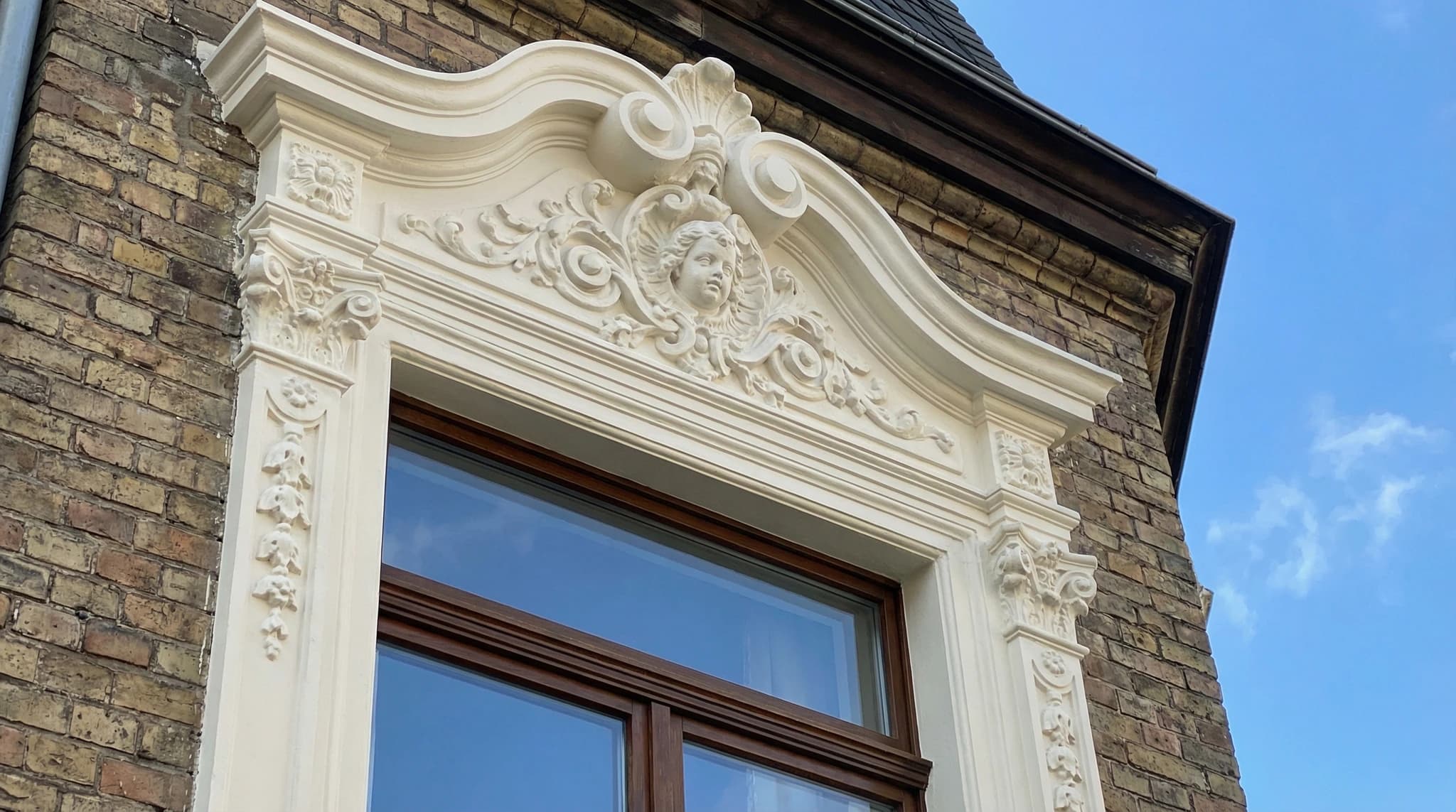 Historische Fensterlaibung mit neuem Anstrich