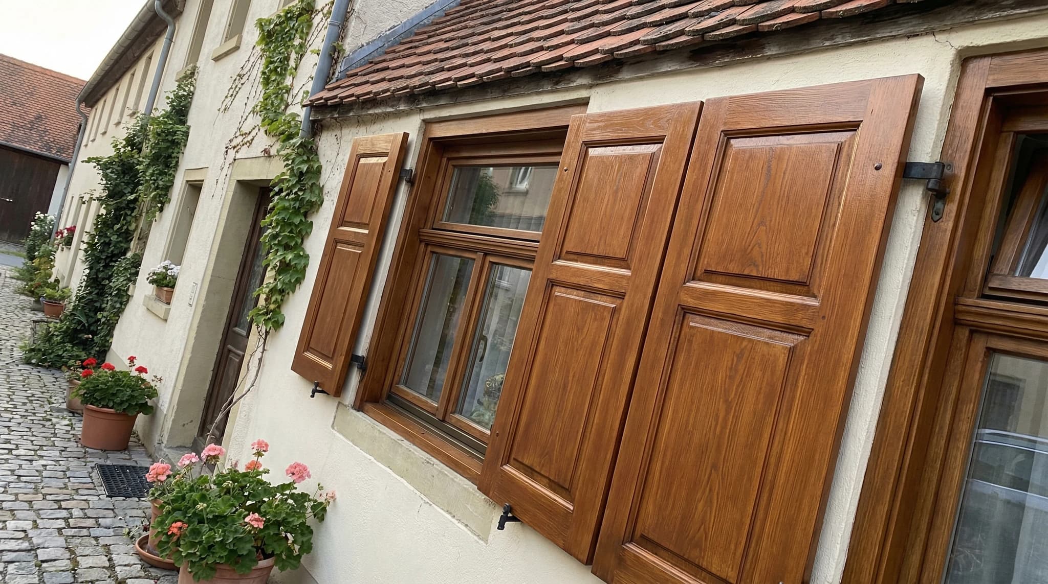 Fensterläden mit Holzschutzlasur