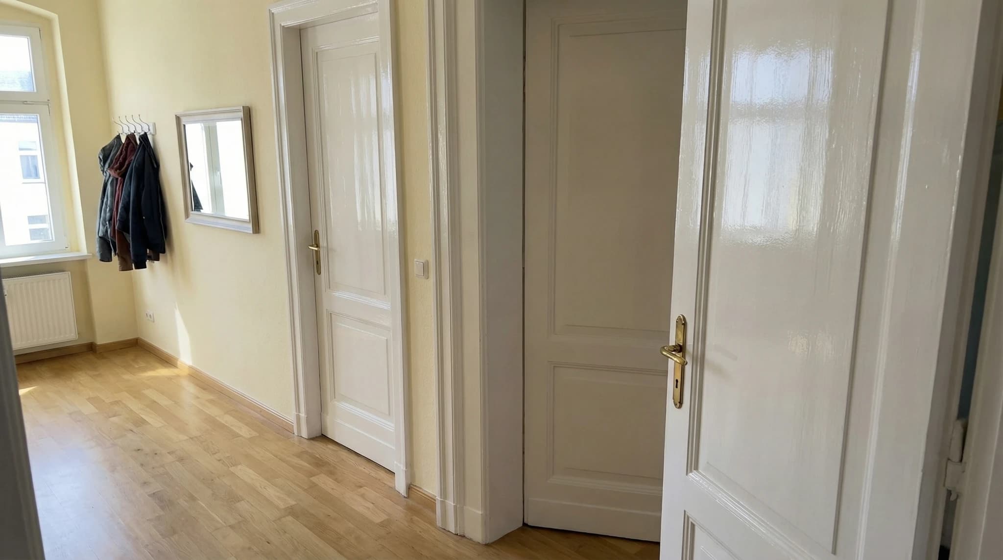 Weiß lackierte Innentüren