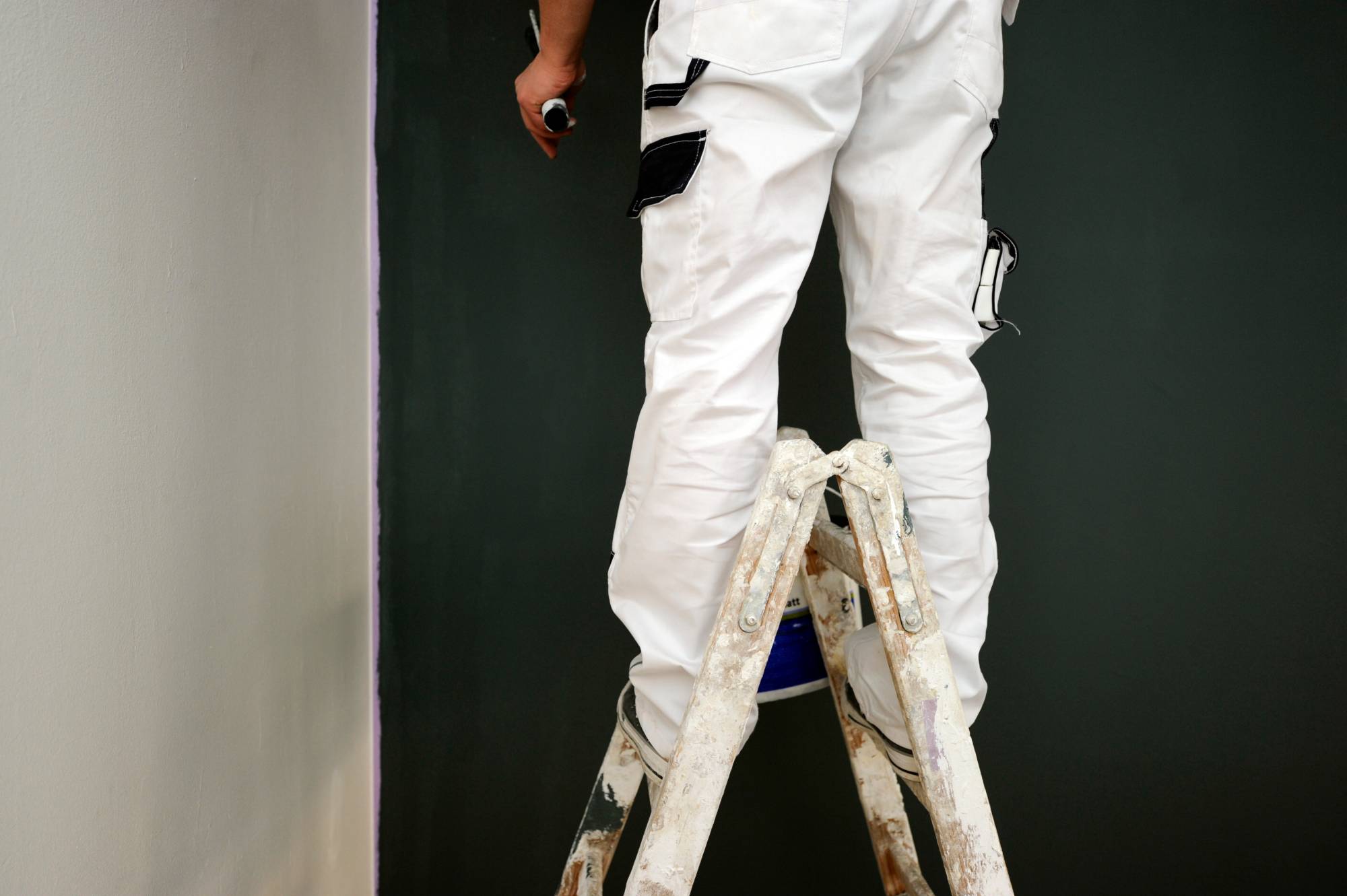 a person wearing a white suit